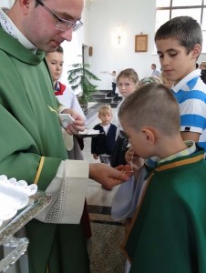 2 października 2016 - Wręczenie różańców dzieciom komunijnym