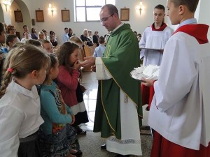 2 października 2016 - Wręczenie różańców dzieciom komunijnym