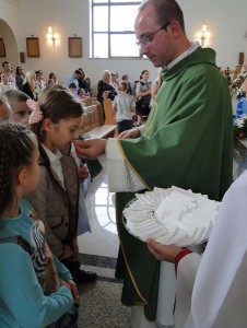 2 października 2016 - Wręczenie różańców dzieciom komunijnym