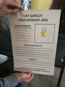 Kandydaci do bierzmowania na rekolekcjach
