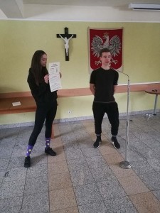 Kandydaci do bierzmowania na rekolekcjach