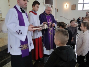 Poświęcenie książeczek do nabożeństwa