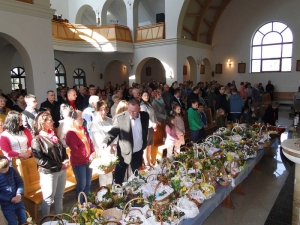 Wielka Sobota - czas modlitwy i wyciszenia przy grobie Chrystusa. Wigilia Paschalna
