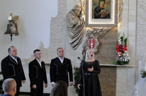 Z Anielskimi Głosami i modlitwą pod Krzyżem