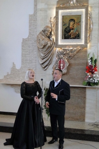 Z Anielskimi Głosami i modlitwą pod Krzyżem
