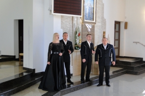 Z Anielskimi Głosami i modlitwą pod Krzyżem