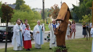 Poświęcenie kapliczki z Chrystusem Frasobliwym
