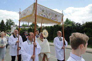 Idzie, idzie Bóg prawdziwy - Boże Ciało 2021