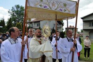 Idzie, idzie Bóg prawdziwy - Boże Ciało 2021