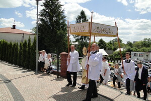 Idzie, idzie Bóg prawdziwy - Boże Ciało 2021