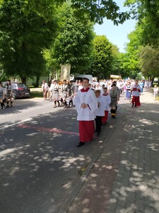 Procesja eucharystyczna do czterech ołtarzy