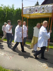 Procesja eucharystyczna do czterech ołtarzy
