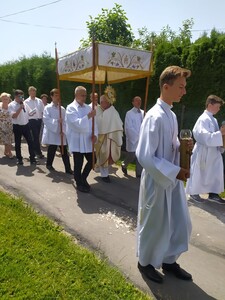 Procesja eucharystyczna do czterech ołtarzy