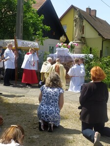 Procesja eucharystyczna do czterech ołtarzy