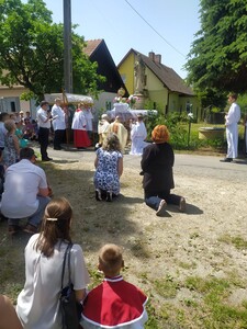 Procesja eucharystyczna do czterech ołtarzy