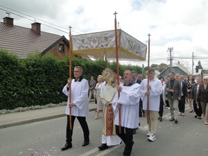 Dziękczynienie Bogu za dar Eucharystii