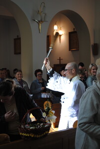 Wielka Noc: światło - słowo - woda - uczta