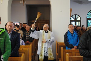 Wielka Noc: światło - słowo - woda - uczta
