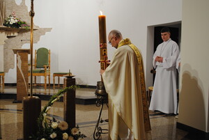 Wielka Noc: światło - słowo - woda - uczta