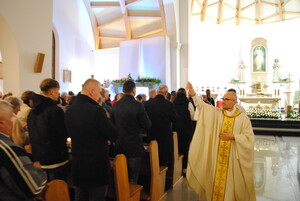 Wielka Noc: światło - słowo - woda - uczta