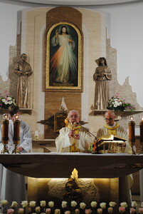 Wielka Noc: światło - słowo - woda - uczta