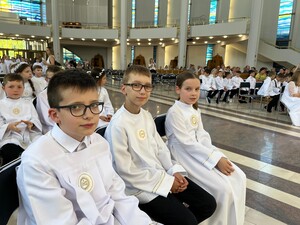 Dzieci komunijne u Jezusa Miłosiernego