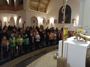 Światło wiary w rękach najmłodszych