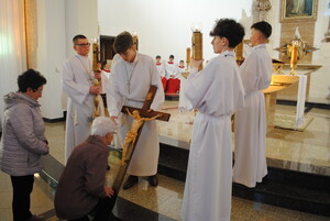 „Wykonało się” – Wielkopiątkowa Liturgia Męki Pańskiej
