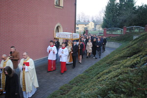 Zwycięstwo Życia nad Śmiercią: Wigilia Paschalna i Rezurekcja