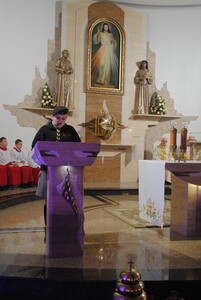 Zwycięstwo Życia nad Śmiercią: Wigilia Paschalna i Rezurekcja
