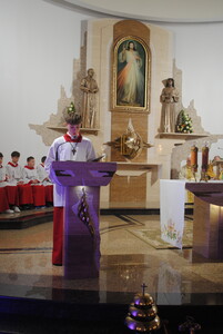 Zwycięstwo Życia nad Śmiercią: Wigilia Paschalna i Rezurekcja