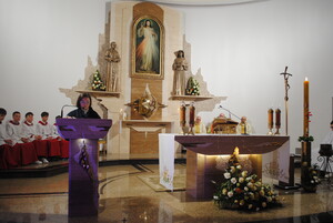 Zwycięstwo Życia nad Śmiercią: Wigilia Paschalna i Rezurekcja