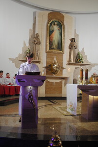 Zwycięstwo Życia nad Śmiercią: Wigilia Paschalna i Rezurekcja