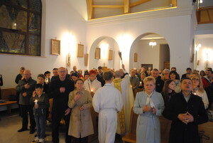 Zwycięstwo Życia nad Śmiercią: Wigilia Paschalna i Rezurekcja