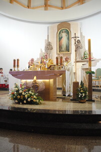 Zwycięstwo Życia nad Śmiercią: Wigilia Paschalna i Rezurekcja