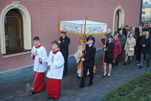 Zwycięstwo Życia nad Śmiercią: Wigilia Paschalna i Rezurekcja