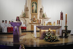 Zwycięstwo Życia nad Śmiercią: Wigilia Paschalna i Rezurekcja